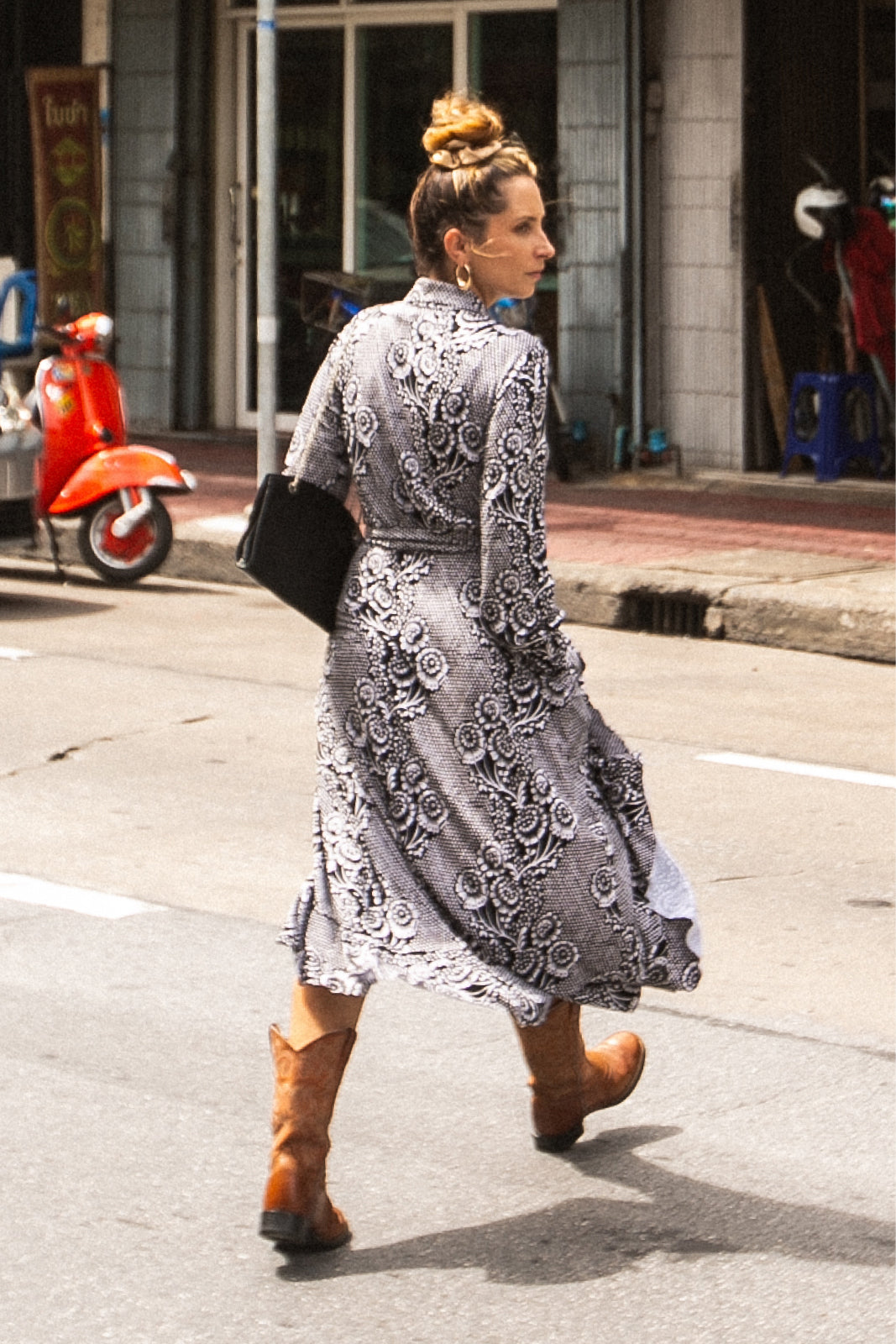 LIKE A LADY print koronkowa robota na czerni