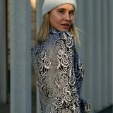 LIKE A LADY print koronkowa robota na czerni