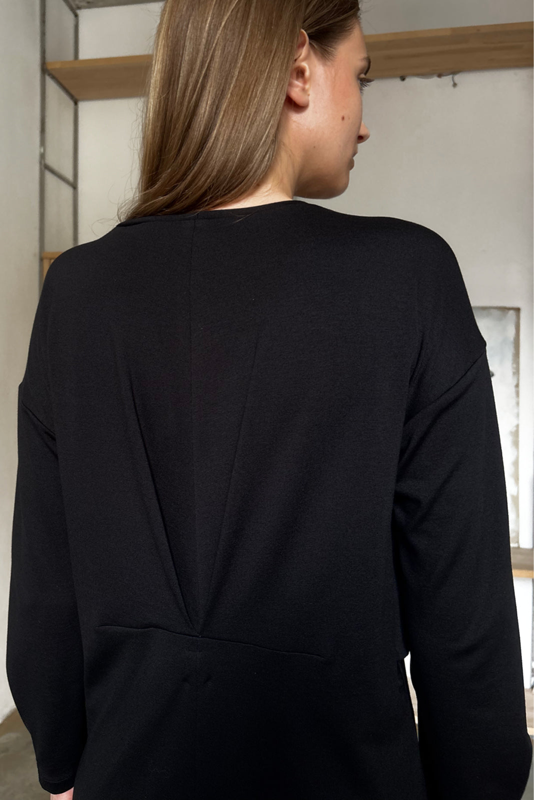 SUKIENKA OVERSIZE Z PASKIEM czarna