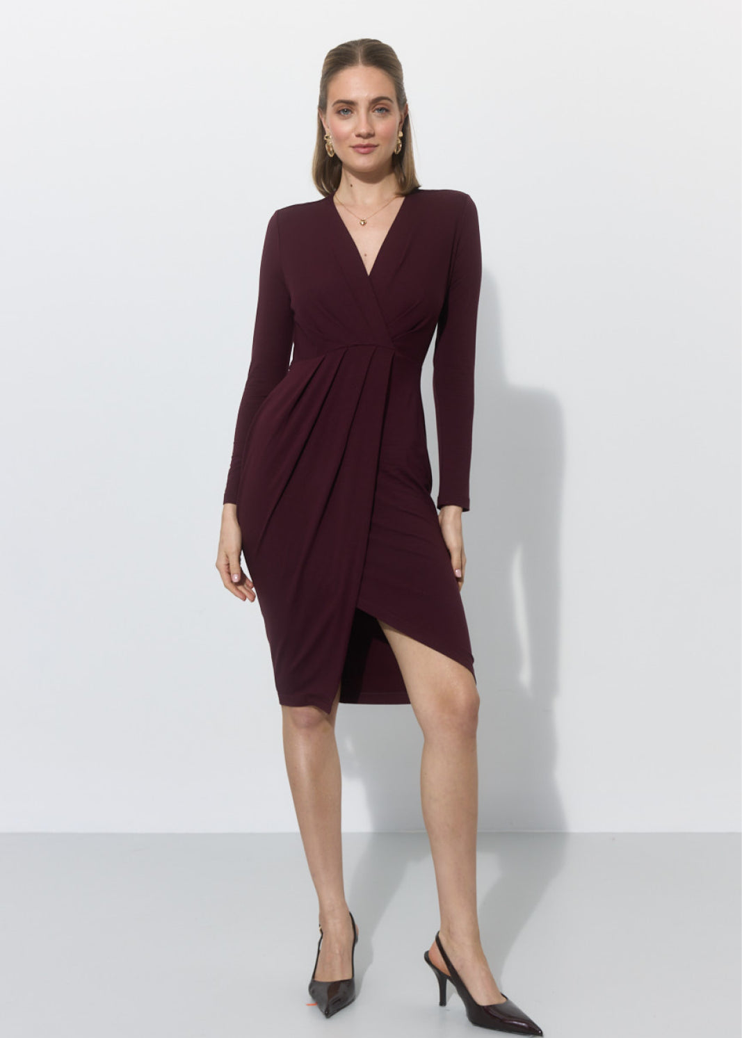 JULIE 176 cm
<br>modelka, studentka prawa<br>sukienka XS|#000000|#fff