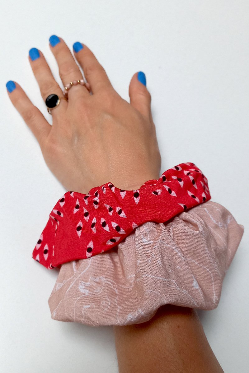 SCRUNCHIE ruby all eyes on you