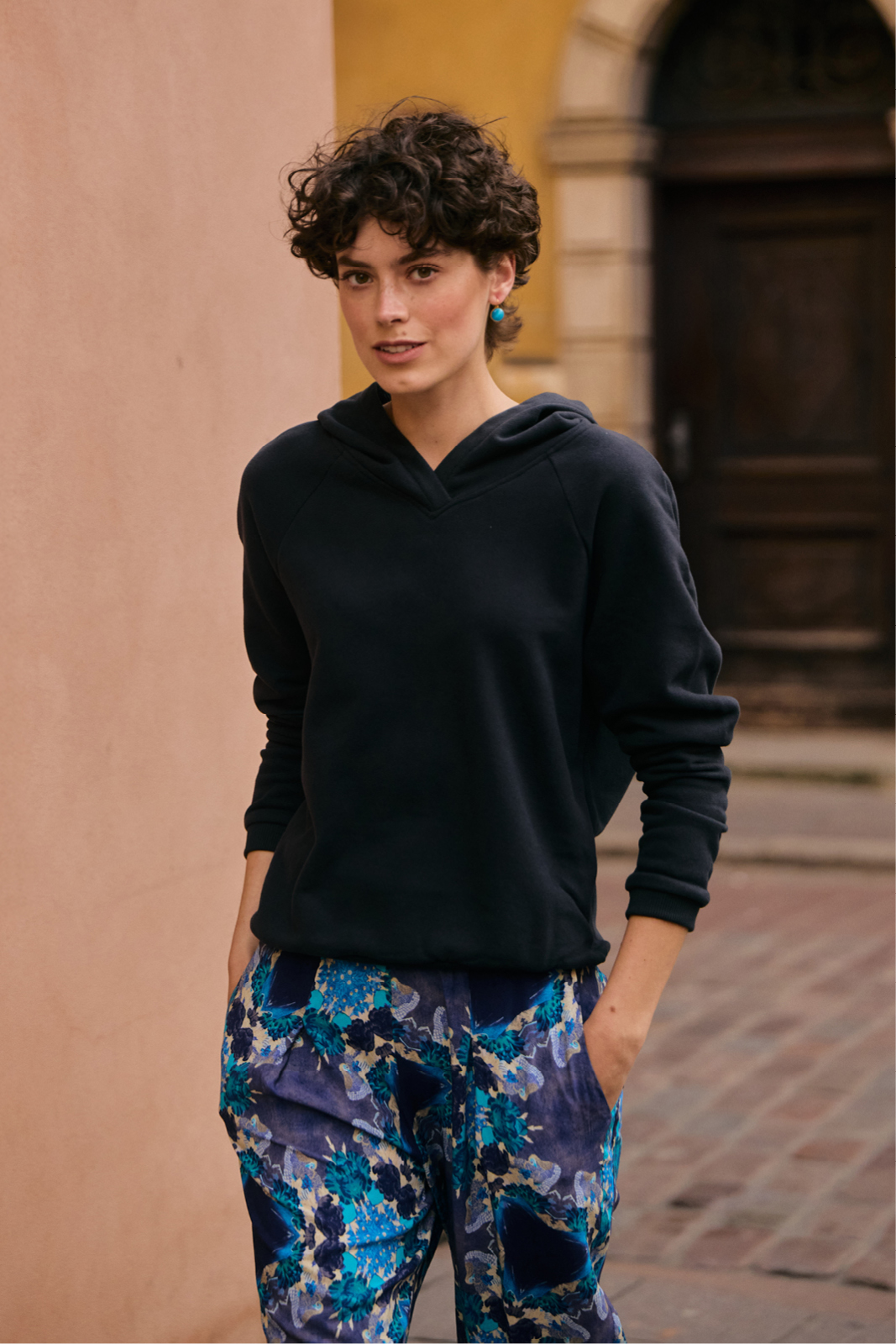 BLUZA Z KAPTUREM nearly black BLUZA Z KAPTUREM nearly black