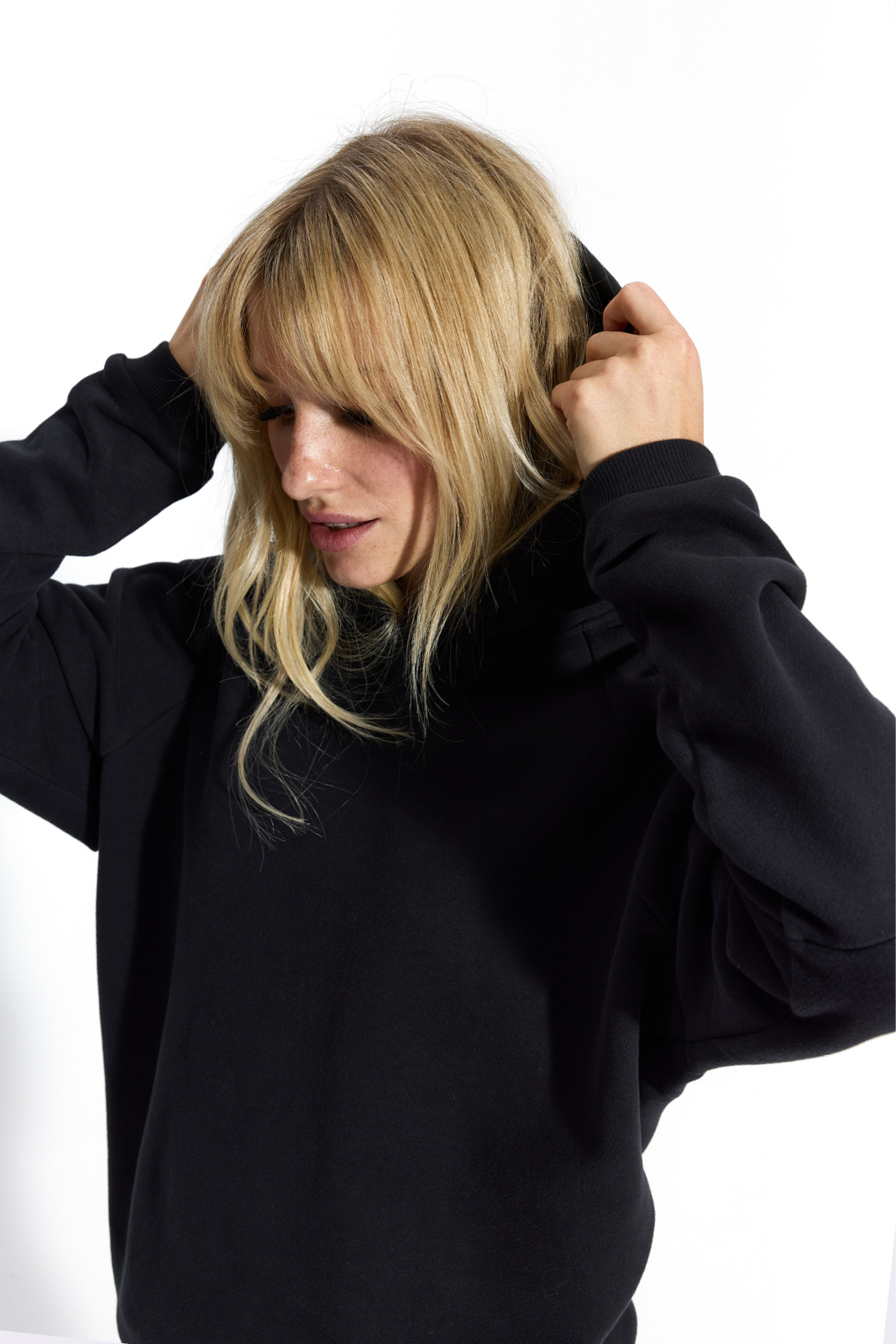 BLUZA Z KAPTUREM nearly black BLUZA Z KAPTUREM nearly black