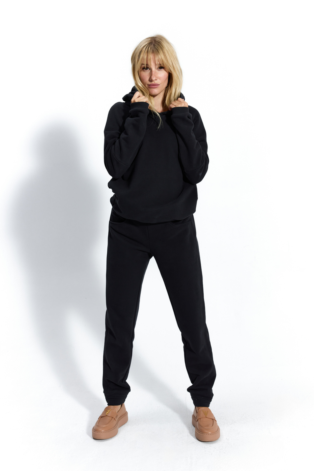 BLUZA Z KAPTUREM nearly black BLUZA Z KAPTUREM nearly black