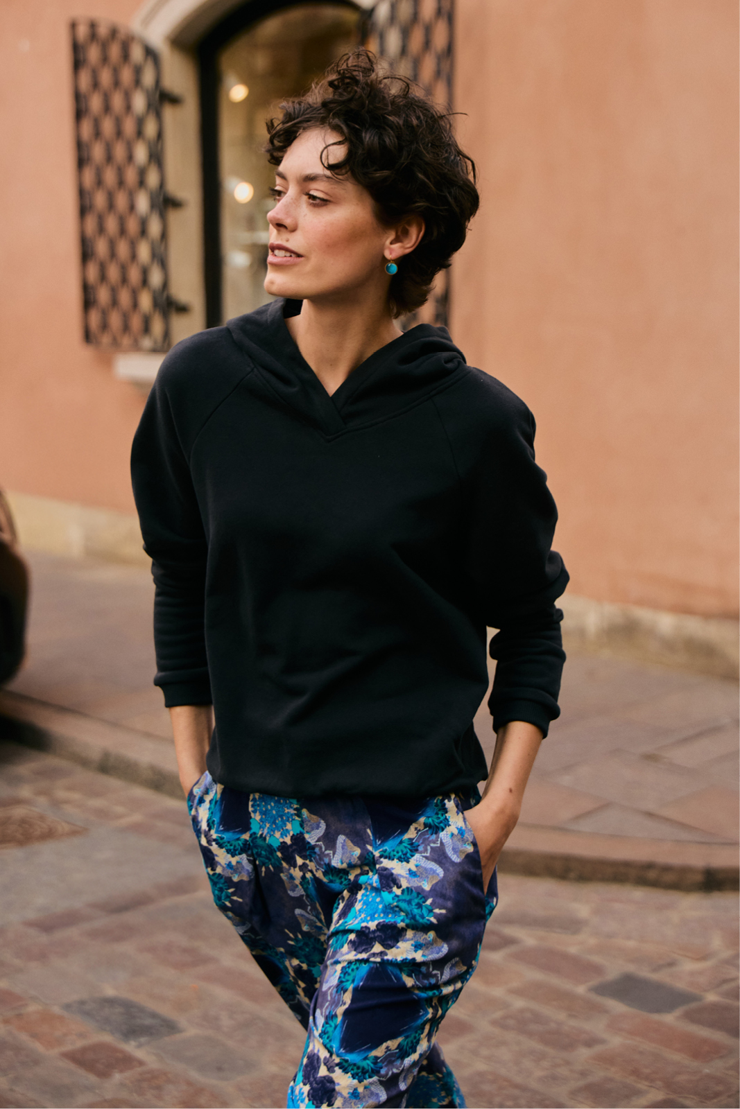 BLUZA Z KAPTUREM nearly black BLUZA Z KAPTUREM nearly black