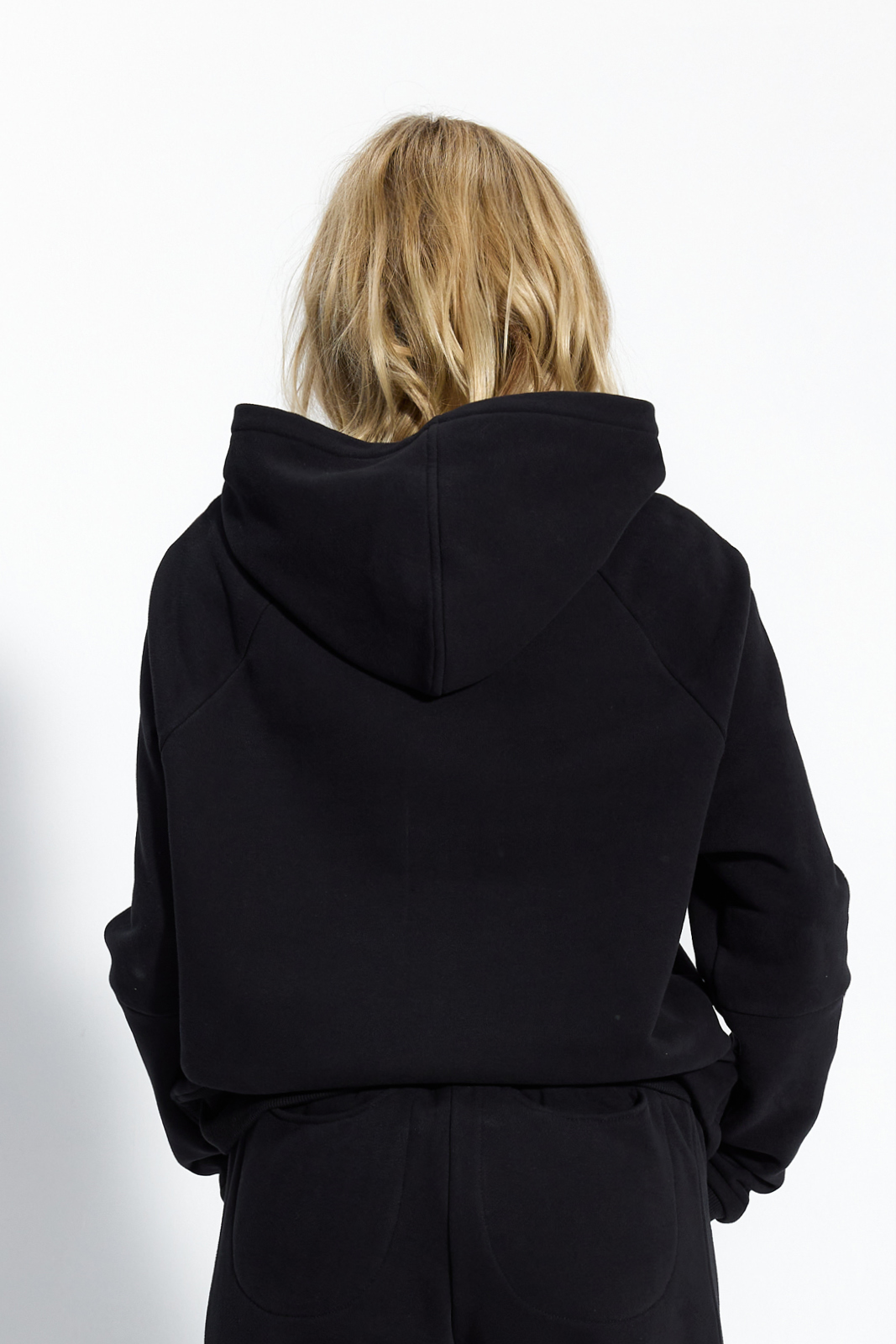 BLUZA Z KAPTUREM nearly black BLUZA Z KAPTUREM nearly black