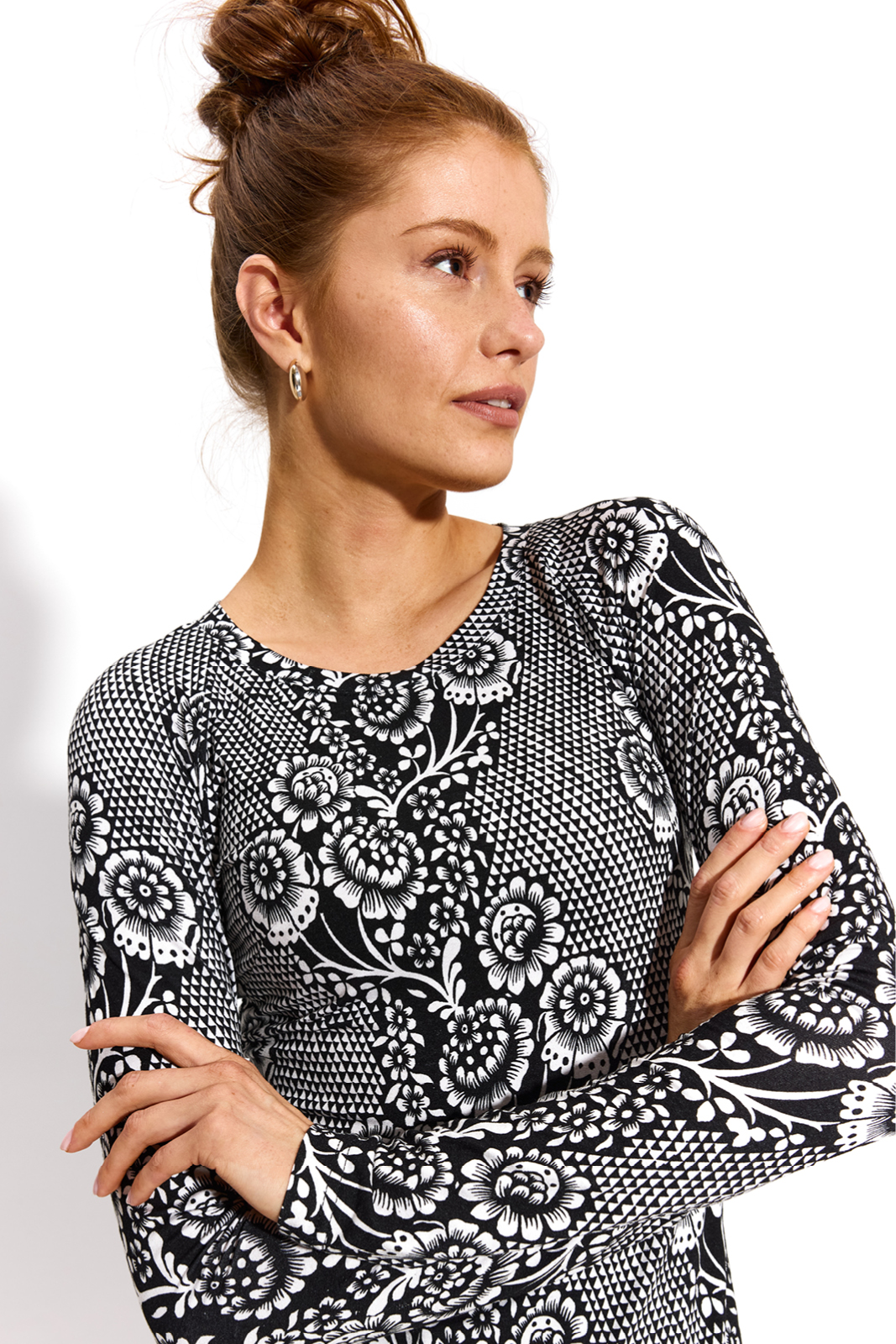 SAWCIA LONGSLEEVE lacework on black print SAWCIA LONGSLEEVE lacework on black print