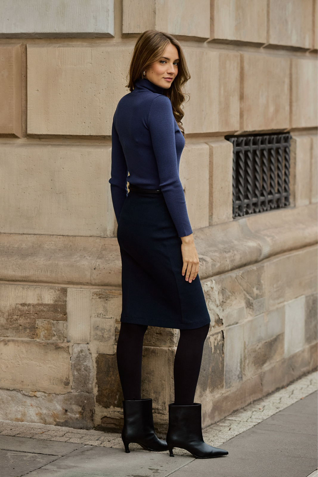 SPÓDNICA TUBA MIDI granatowy prążek