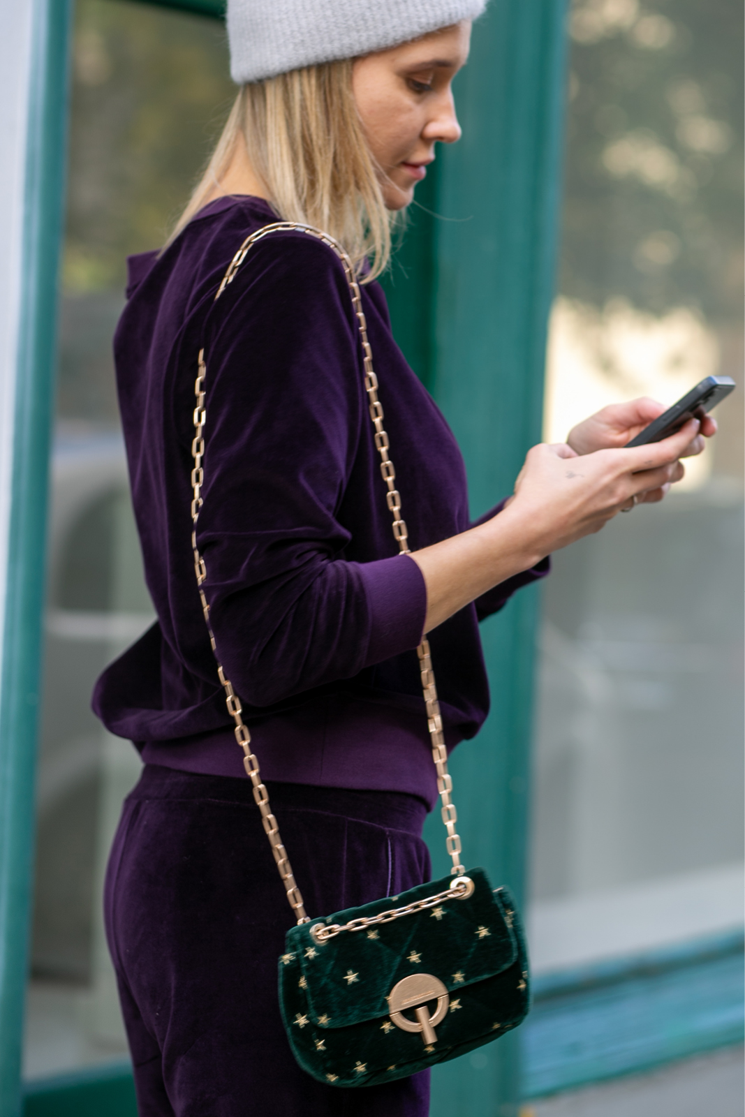 SWEATPANTS plum velvet