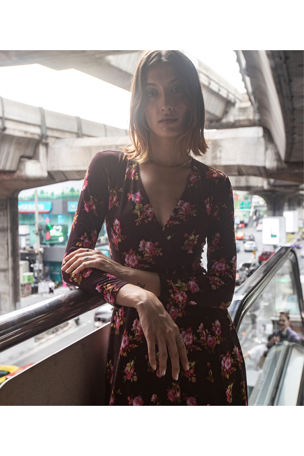 DREAMGIRL Z DŁUGIM RĘKAWEM print risk'n'roses brązowa