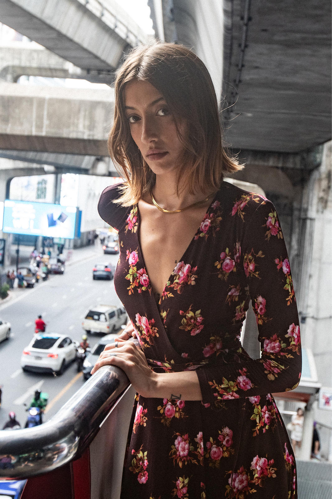 DREAMGIRL Z DŁUGIM RĘKAWEM print risk'n'roses brązowa