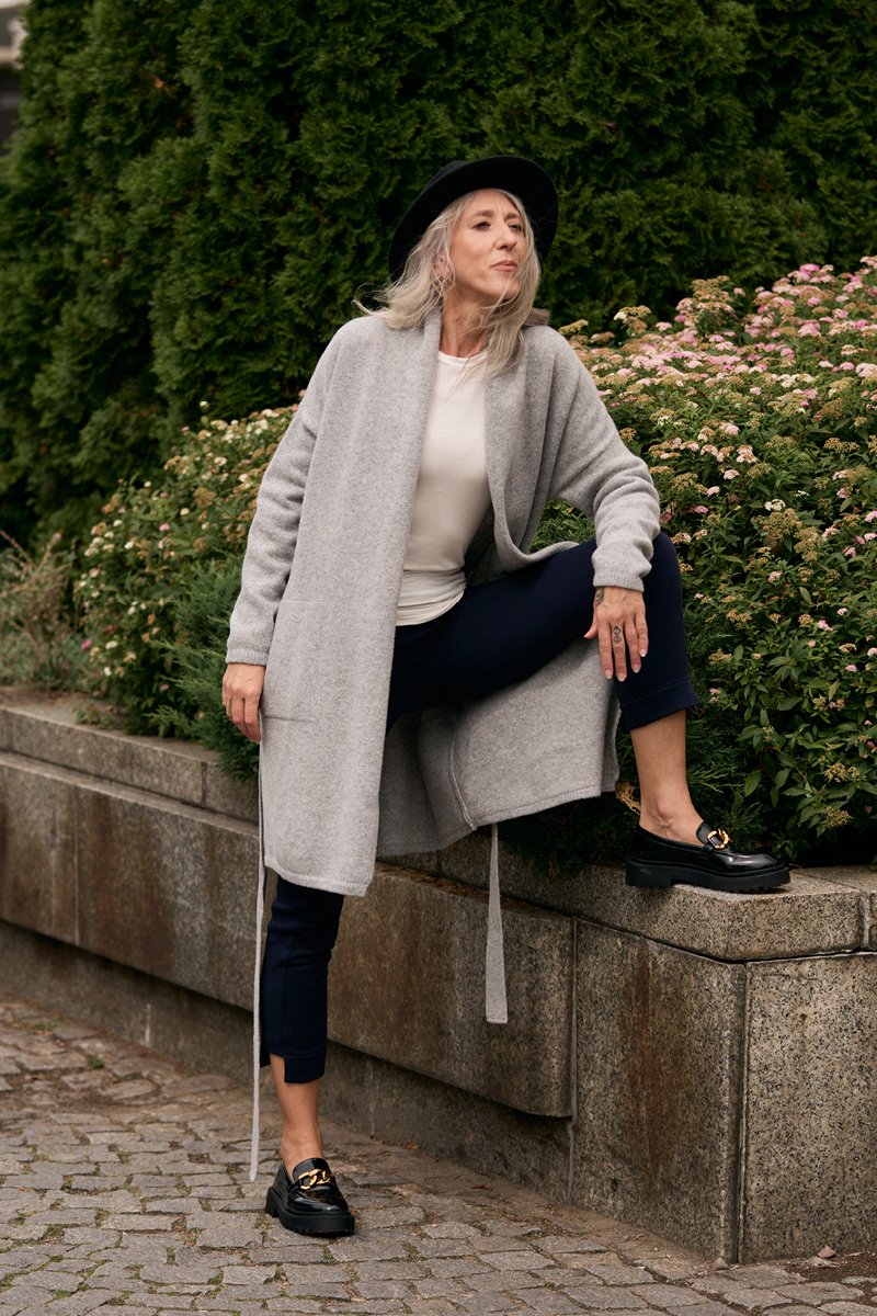 ANNA WINTER gray