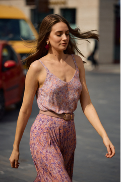 {b}JULIE 176 cm 
modelka, studentka prawa  
top XS