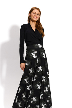 {b}KASIA 174 cm
model
pants XS