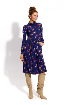 {b}KASIA 174 cm
model
dress XS