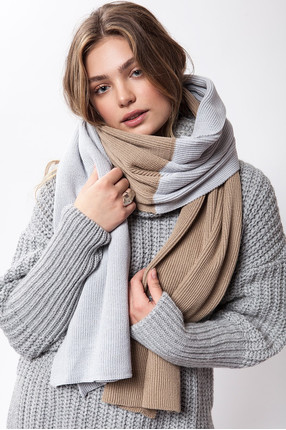 {b}ELLA 173 cm
model
scarf ONE SIZE
