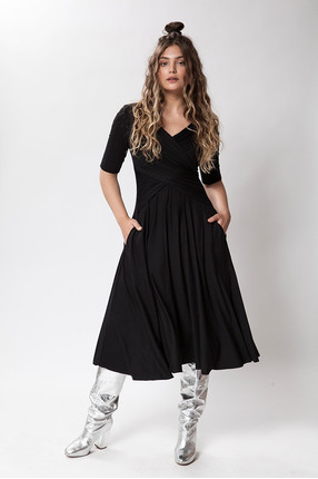 {b}ELLA 173 cm
model
dress S